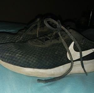Black Nike's